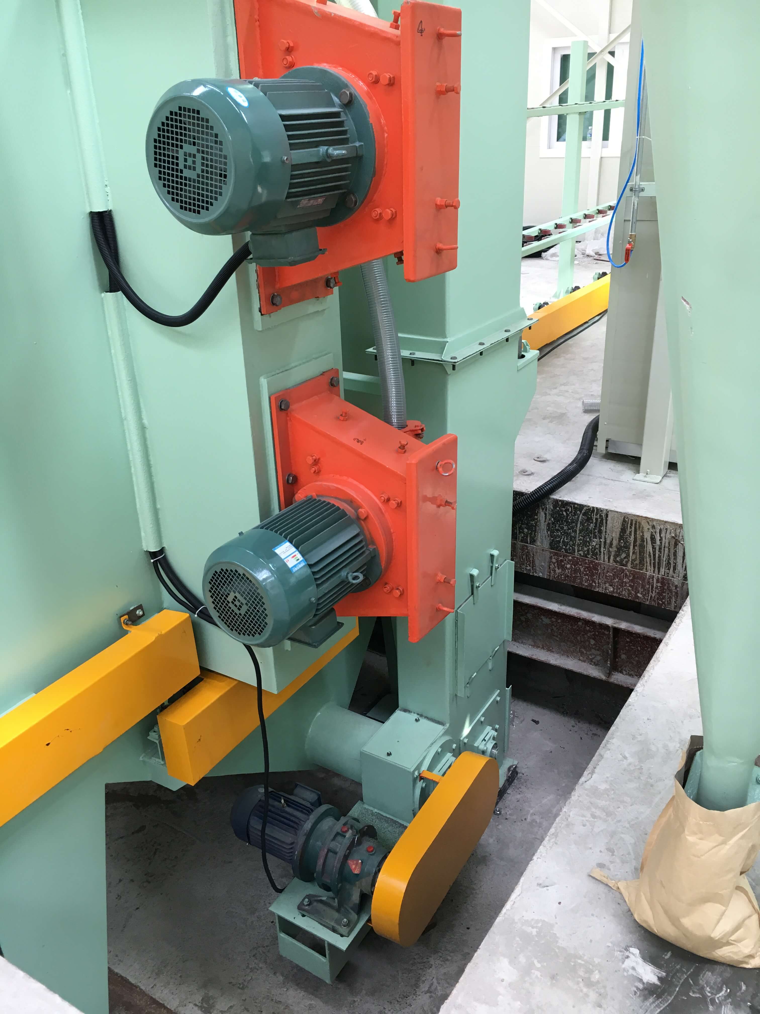 Shot blasting machine for Stainless steel press plate 9.JPG