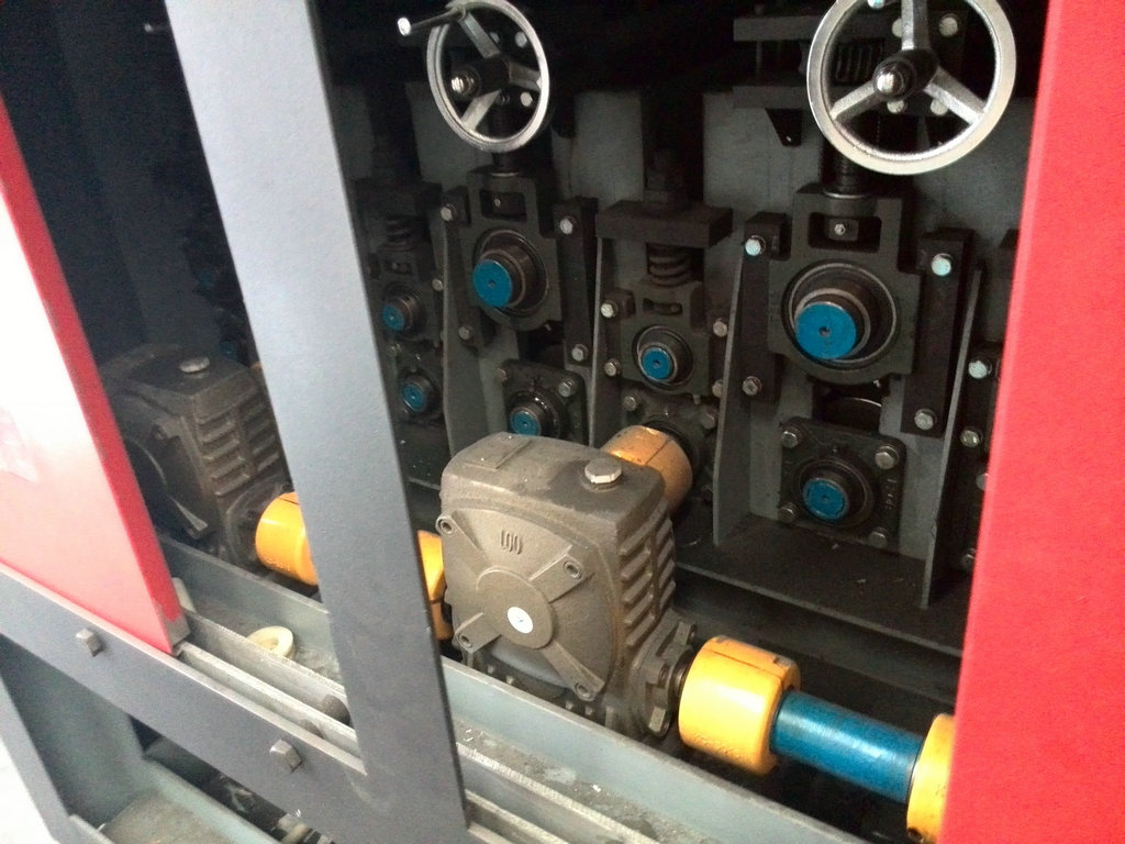 Stainless steel sheet surface grinding machine 5.jpg